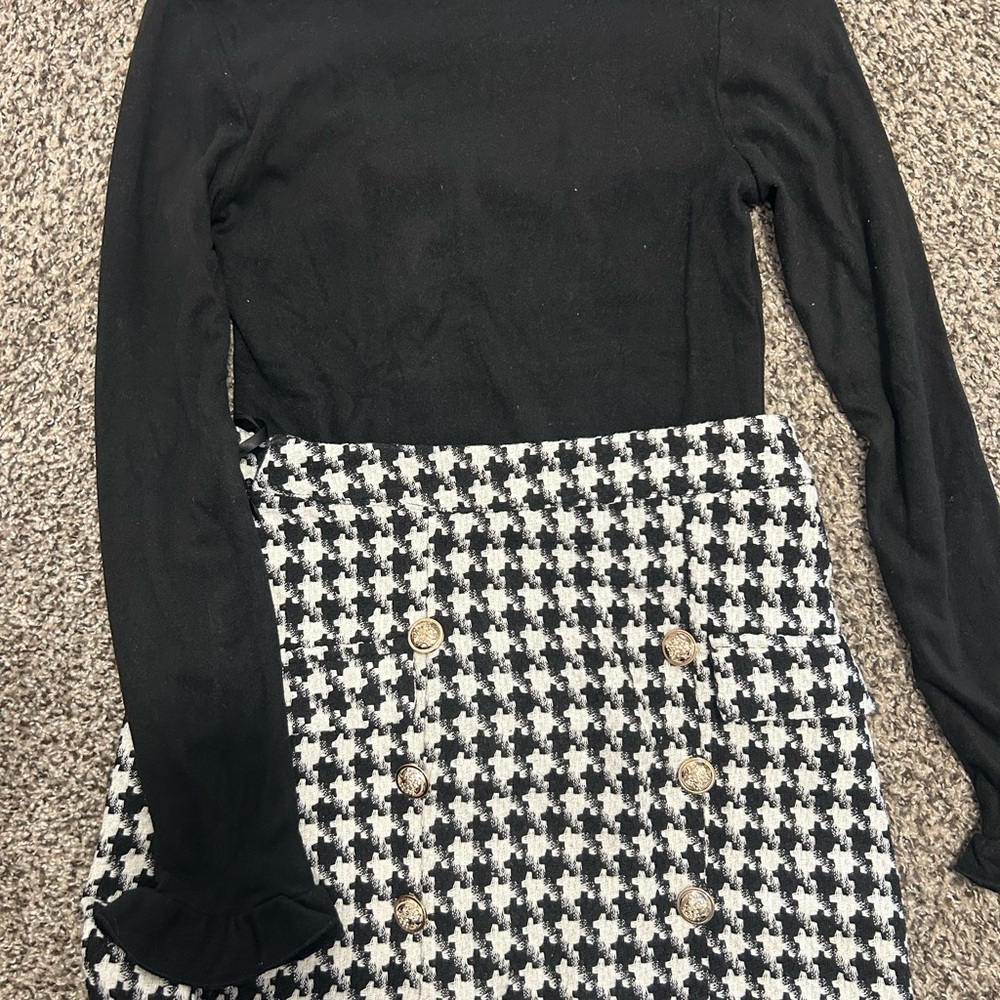 Stylish Black and White Houndstooth Skirt